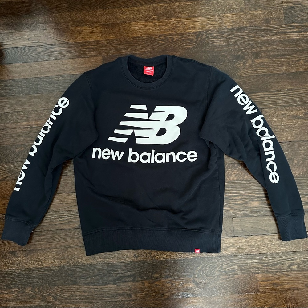 New Balance Crewneck Sweatshirt (Black & White, Size M)